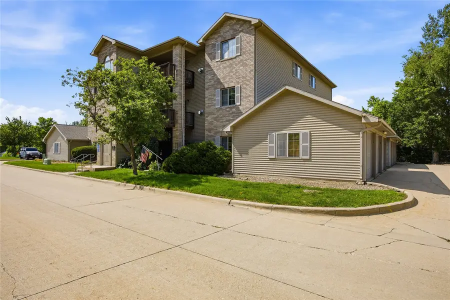 3028 Center Point Ne #204, Cedar Rapids, IA 52402 - #2