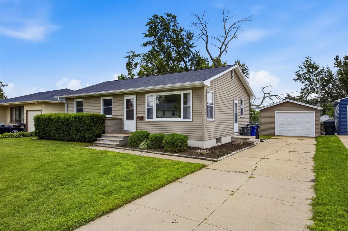 1621 47th St Ne, Cedar Rapids, IA 52402 - #1