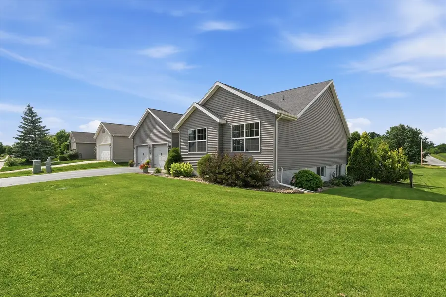 2702 29th Avenue Sw, Cedar Rapids, IA 52404 - #2