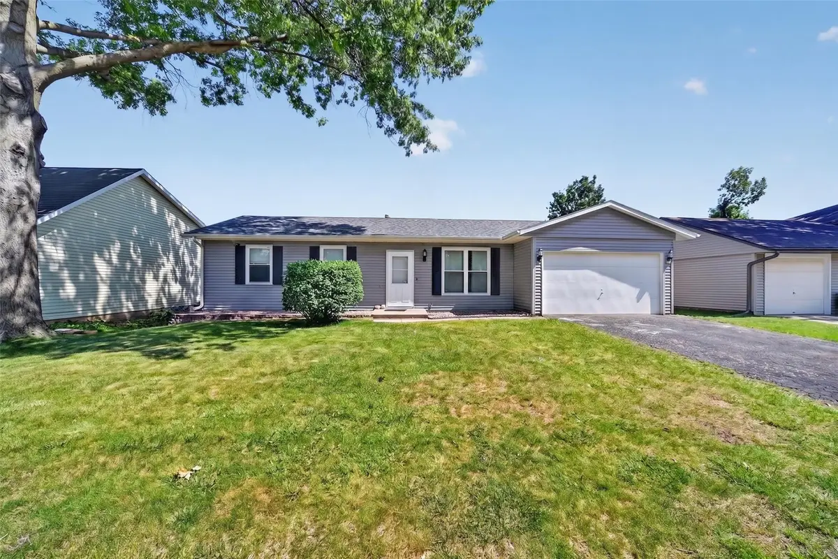 3904 Pine Wood Drive Ne, Cedar Rapids, IA 52402 - #1