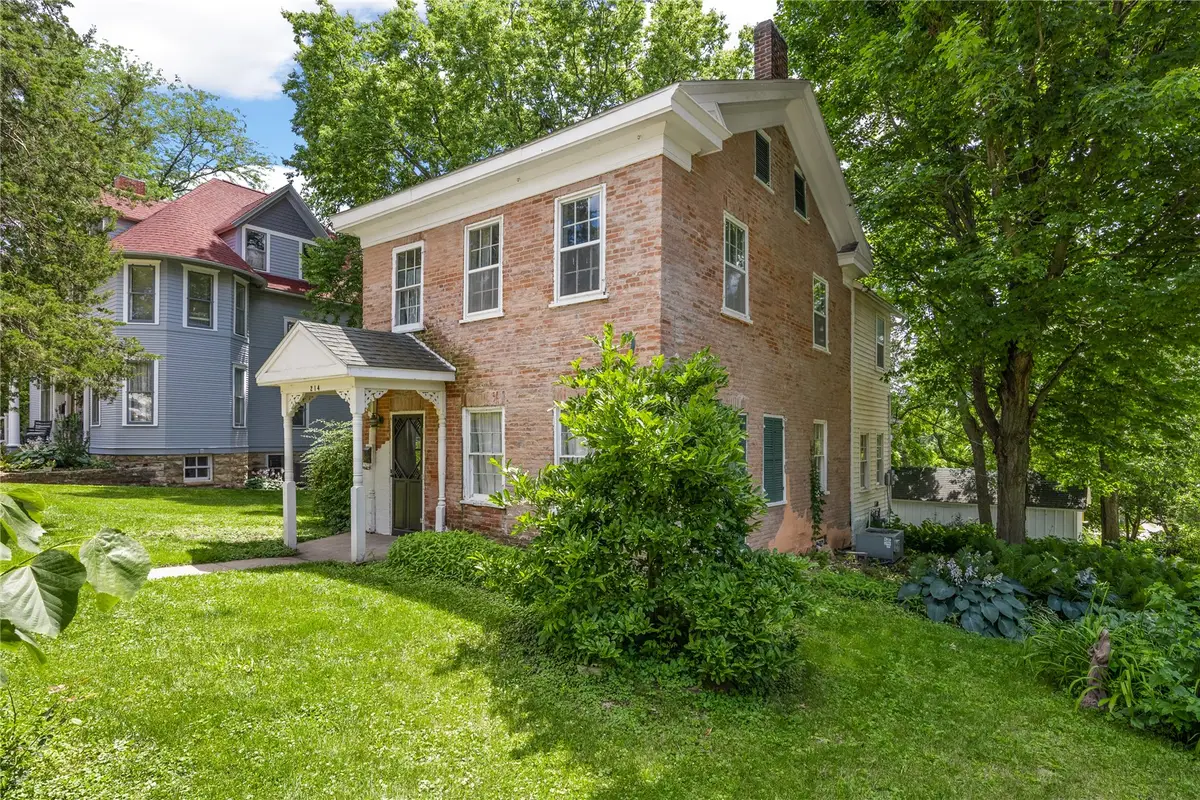 214 2nd Street Se, Mount Vernon, IA 52314 - #1