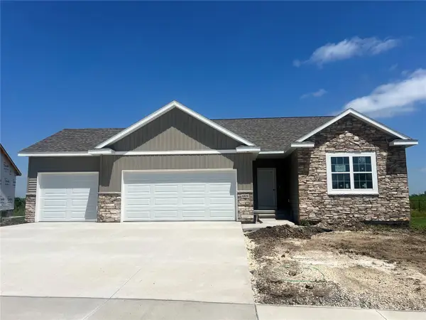 6818 Artesa Bell Drive, Cedar Rapids, IA 52404