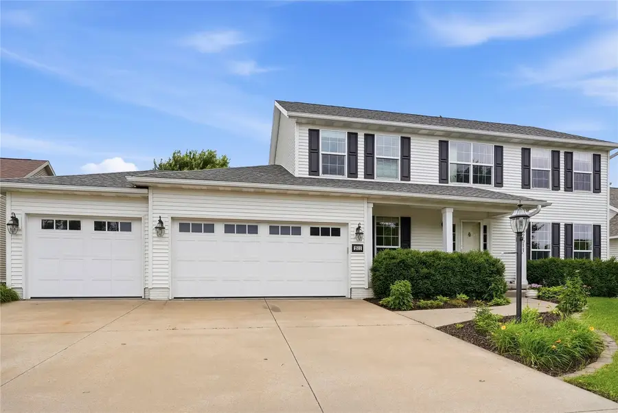 2511 Grey Wolf, Hiawatha, IA 52411 - #2