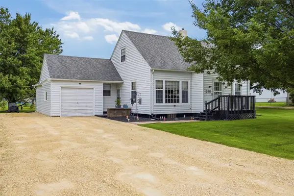 210 Hubbell St, Martelle, IA 52305