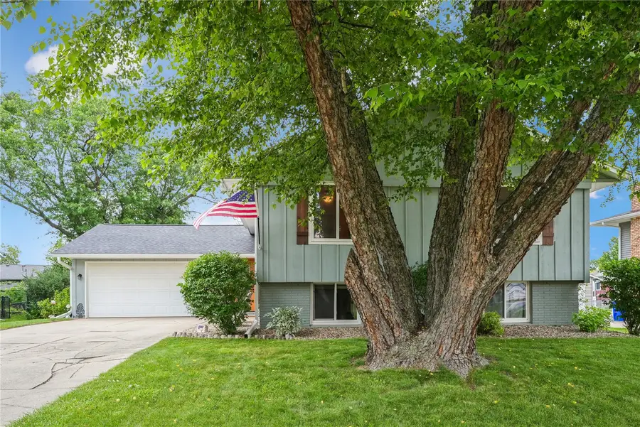 310 Carnaby Dr Ne, Cedar Rapids, IA 52402 - #2