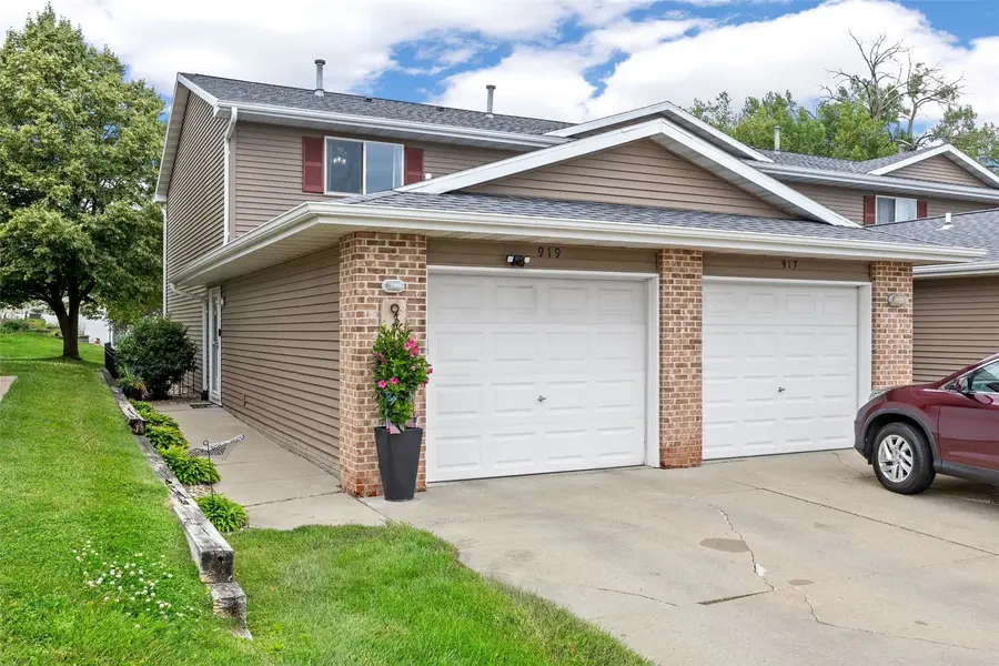 919 Grand Ave Court, Marion, IA 52302 - #2
