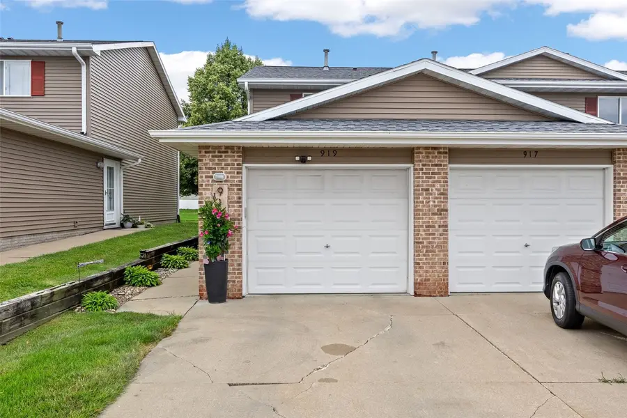 919 Grand Ave Court, Marion, IA 52302 - #3