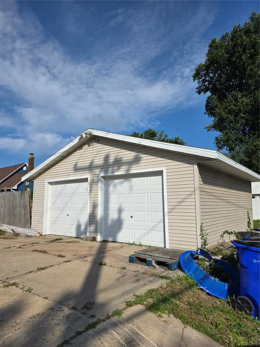 1837 D Street Sw, Cedar Rapids, IA 52404 - #2