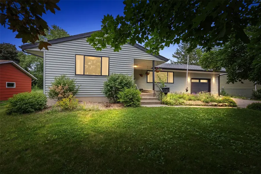 225 8th Nw, Mount Vernon, IA 52314 - #3