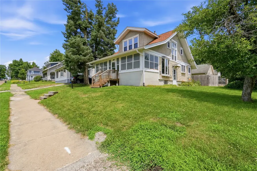 1407 11th Ave, Belle Plaine, IA 52208 - #2