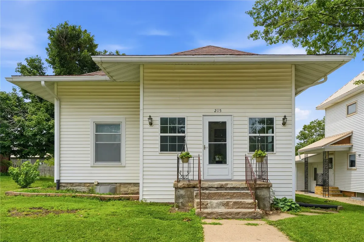 215 Main St, Newhall, IA 52315 - #1