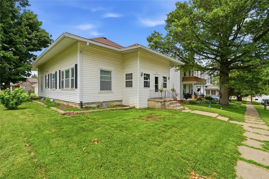 215 Main St, Newhall, IA 52315 - #2