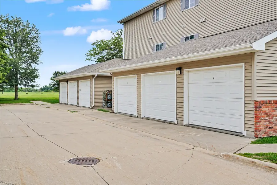 2824 Triple Crown Ln Unit 5, Iowa City, IA 52340 - #2
