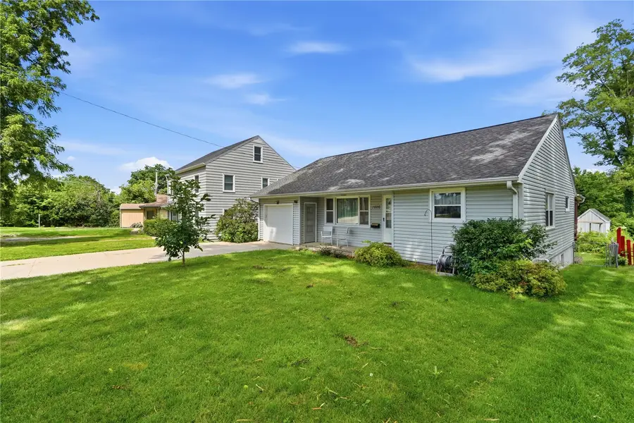 1606 Maplewood Drive Ne, Cedar Rapids, IA 52402 - #2