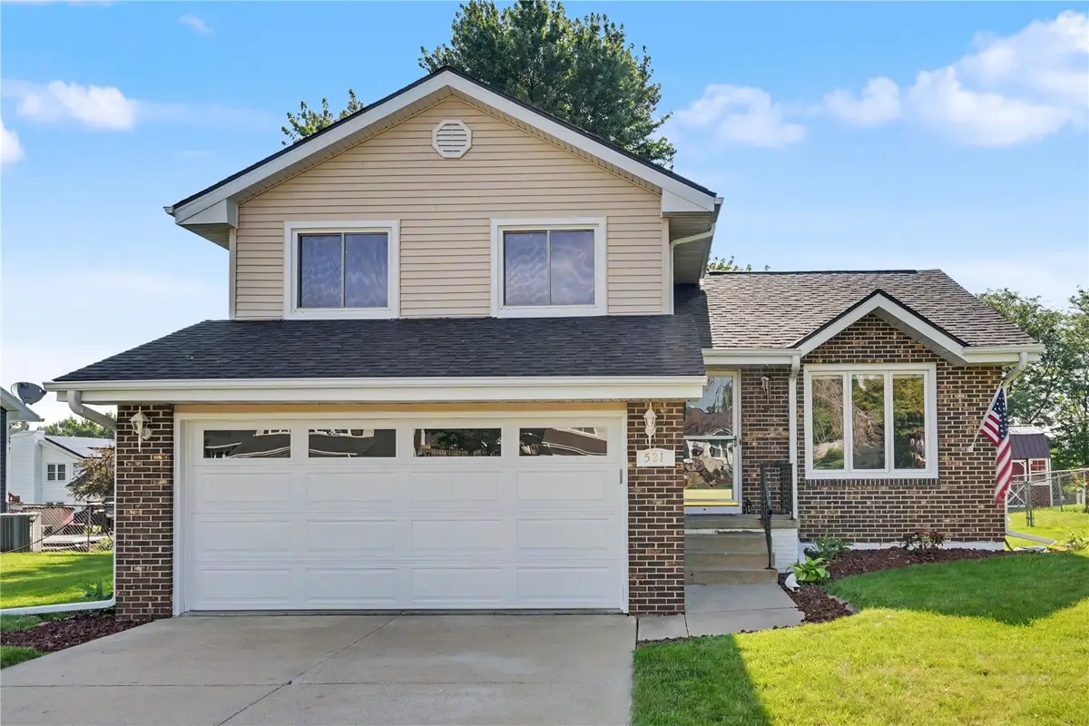 521 Zelda Dr Nw, Cedar Rapids, IA 52405 - #1