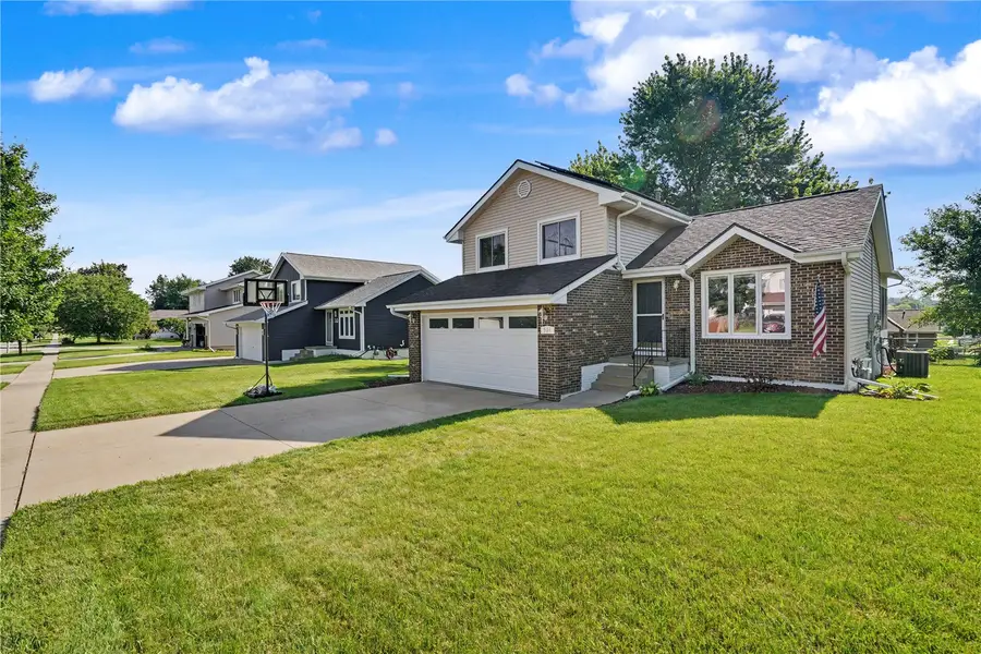 521 Zelda Dr Nw, Cedar Rapids, IA 52405 - #2