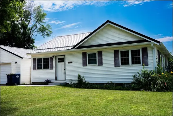 625 Freeseway Drive, Robins, IA 52328