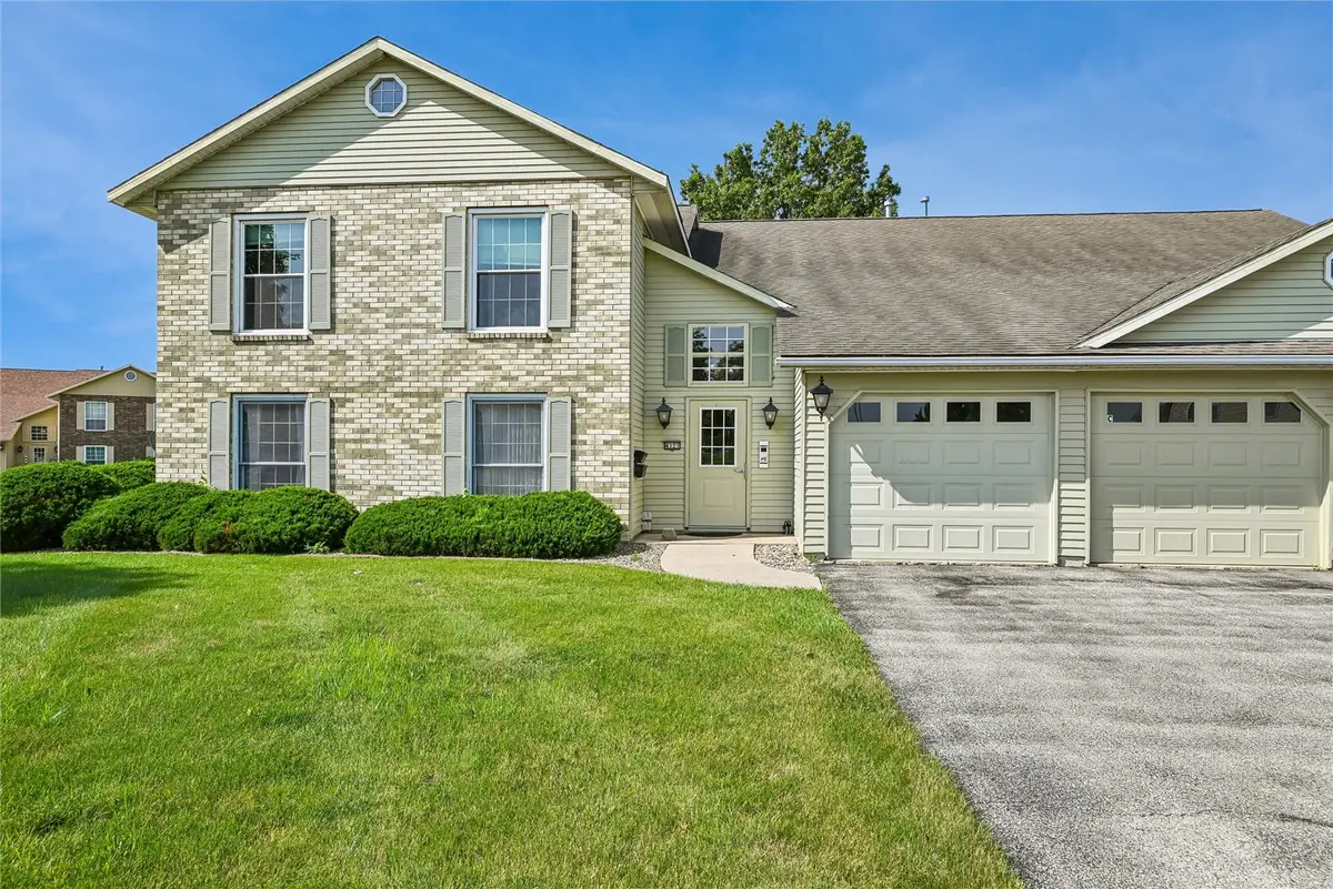 4121 Lexington Drive Ne #B, Cedar Rapids, IA 52402 - #1
