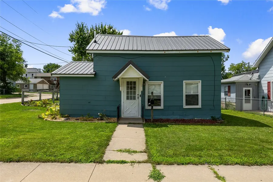 1310 8th St, Marion, IA 52302 - #2