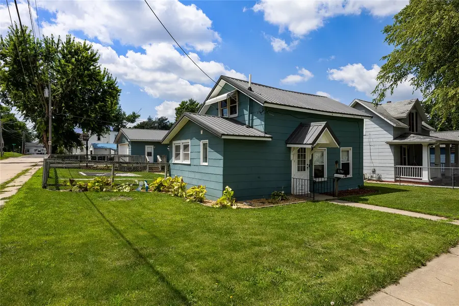 1310 8th St, Marion, IA 52302 - #3