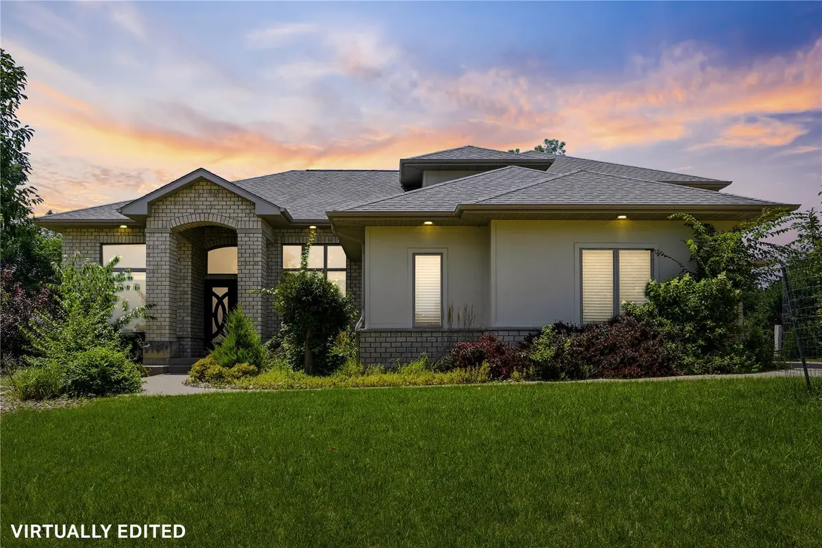 200 Auburn East Ln, Coralville, IA 52241 - #1