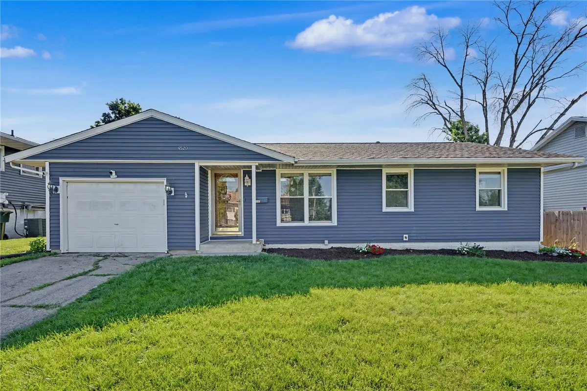 4520 Navajo Drive Ne, Cedar Rapids, IA 52402 - #1