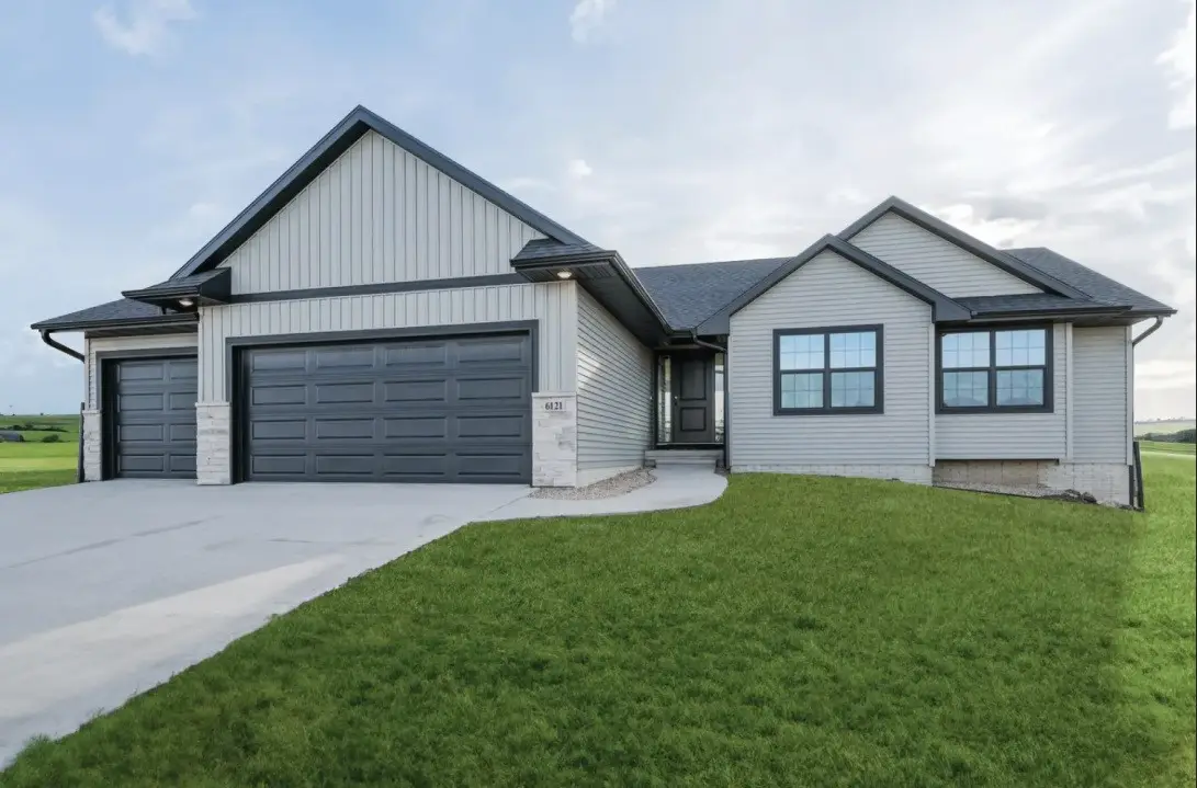 1724 Cloverleaf Court Sw, Cedar Rapids, IA 52404 - #1