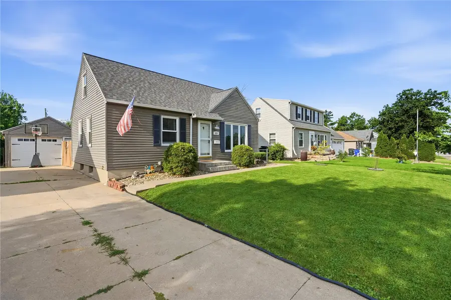 629 37th St Ne, Cedar Rapids, IA 52402 - #2