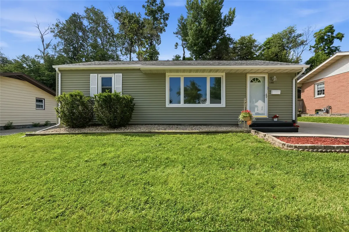 3633 Bel Air Drive Se, Cedar Rapids, IA 52403 - #1
