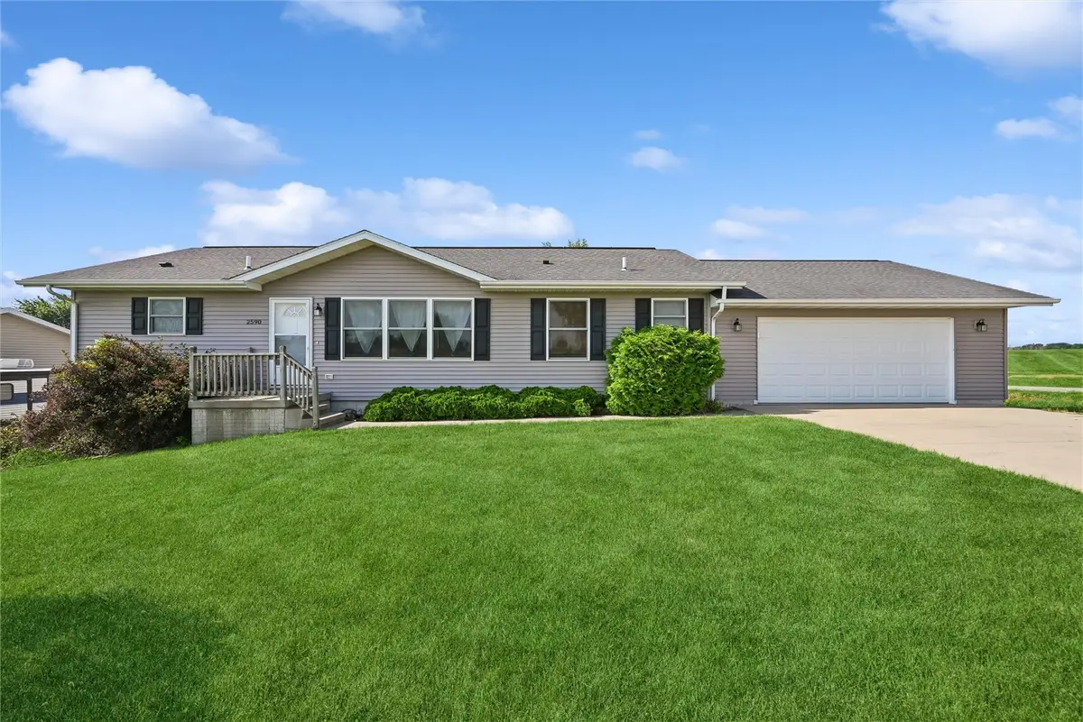 2590 Meadow View Drive, Urbana, IA 52345 - #1