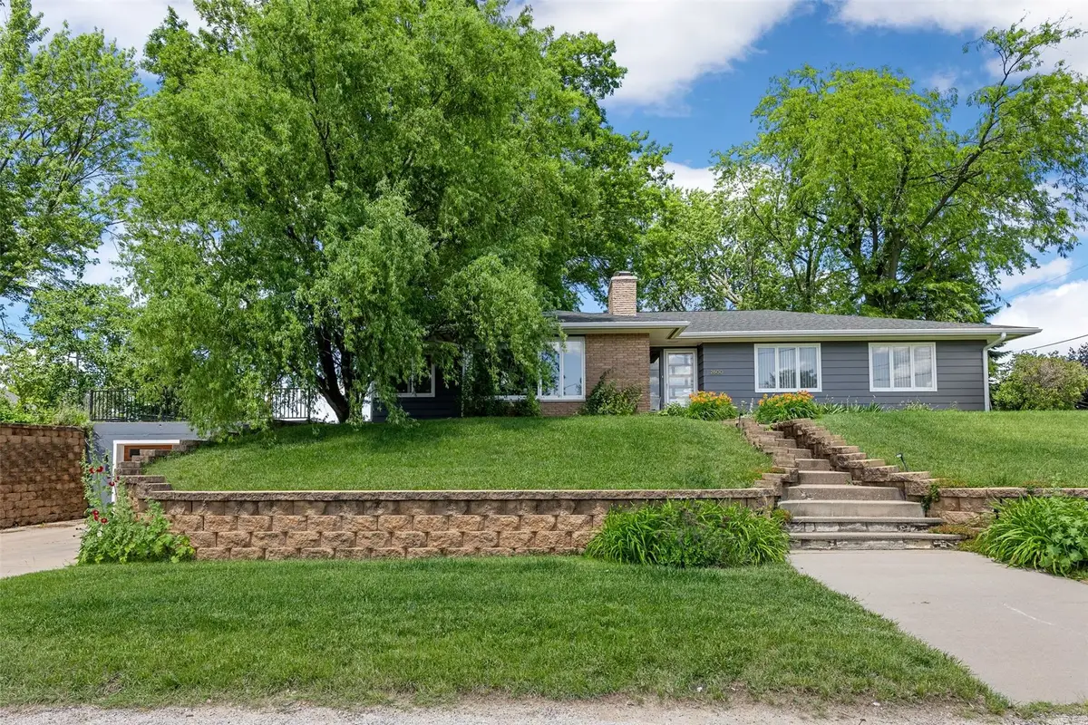 2600 Maple Drive Nw, Cedar Rapids, IA 52405 - #1