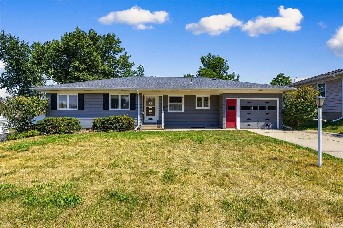 800 29th Street Ne, Cedar Rapids, IA 52402 - #1