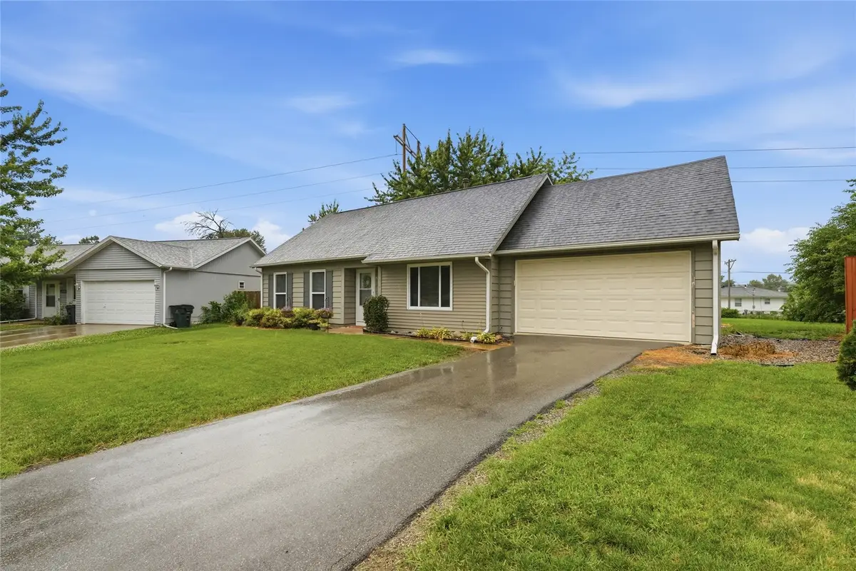 646 Jonadel Ln Nw, Cedar Rapids, IA 52405 - #1