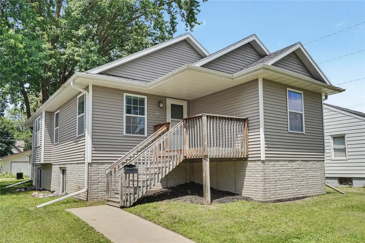 1228 9th St Nw, Cedar Rapids, IA 52405 - #1