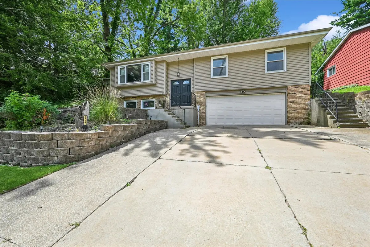 2717 Westwood Drive Nw, Cedar Rapids, IA 52405 - #1