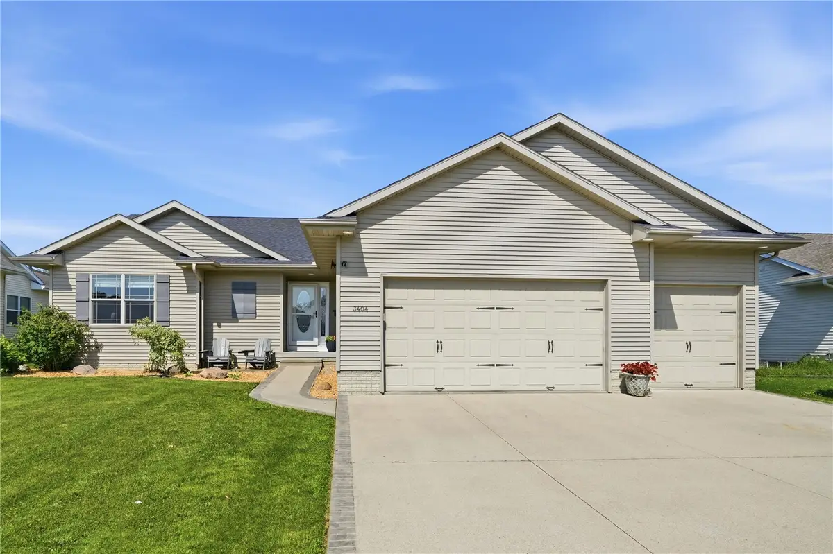 3404 Royal Dr Sw, Cedar Rapids, IA 52404 - #1