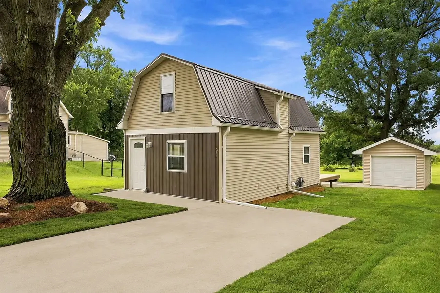 406 2nd Street S, Coggon, IA 52218 - #2