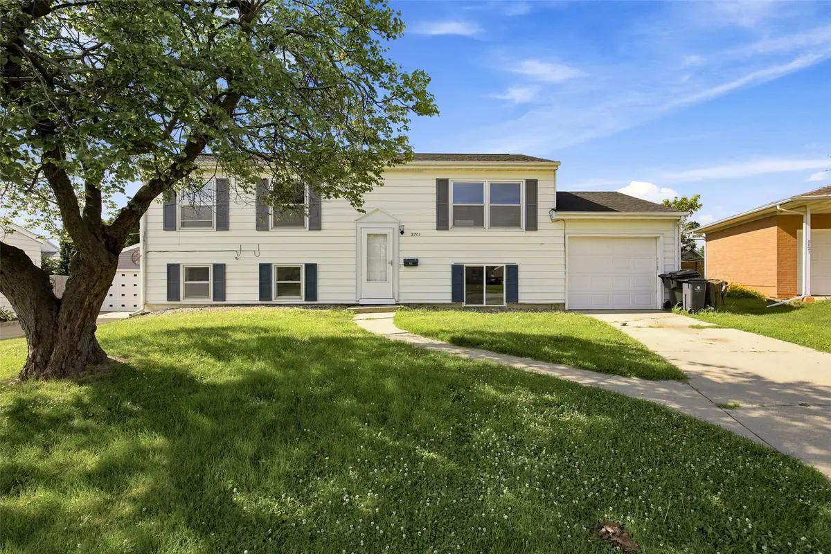 5701 Gordon Court Nw, Cedar Rapids, IA 52405 - #1