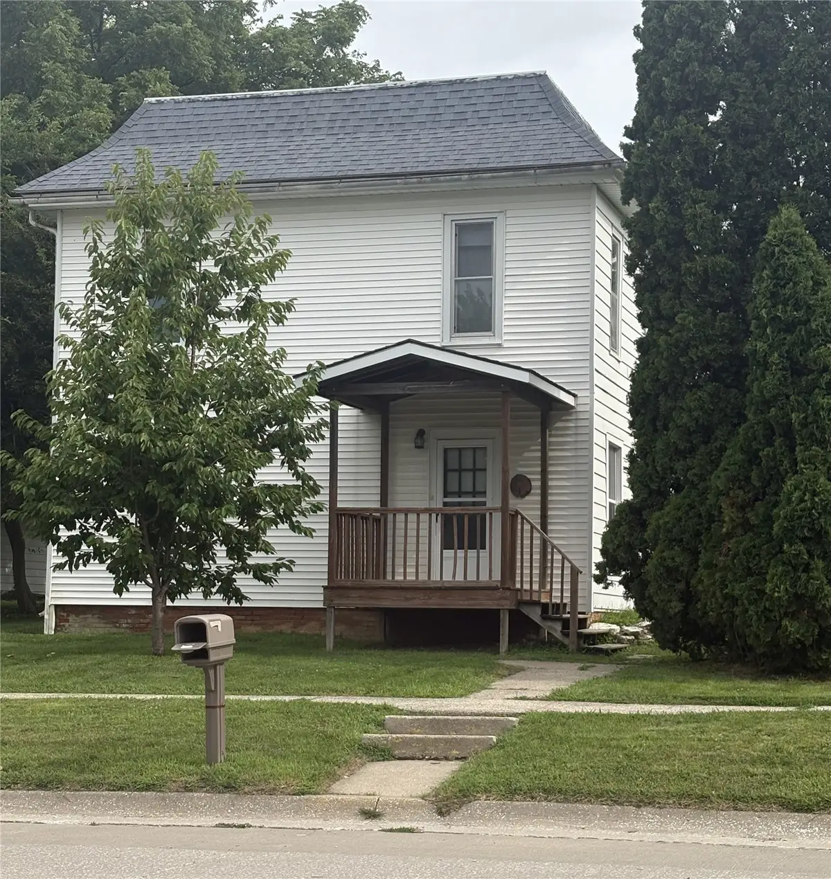 114 W Oak Street, North English, IA 52316 - #1