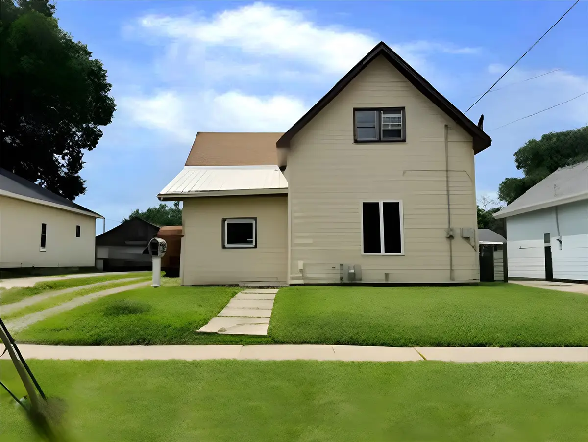 1714 N Pennsylvania Avenue, Mason City, IA 50401 - #1