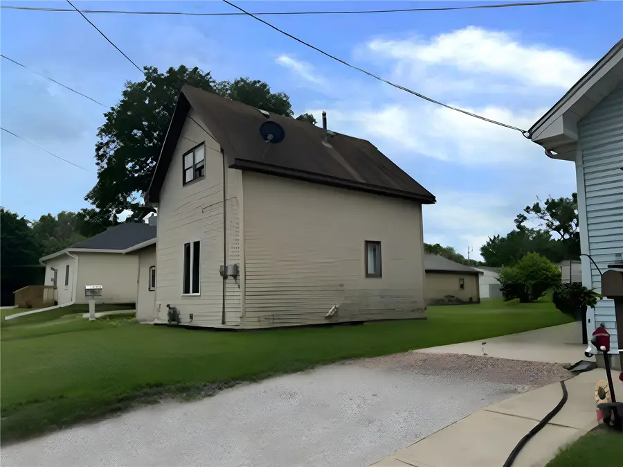 1714 N Pennsylvania Avenue, Mason City, IA 50401 - #2