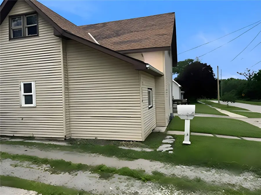 1714 N Pennsylvania Avenue, Mason City, IA 50401 - #3
