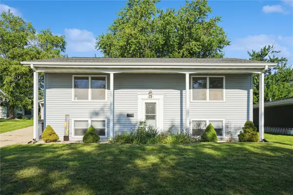 4225 Pineview Dr Ne, Cedar Rapids, IA 52402