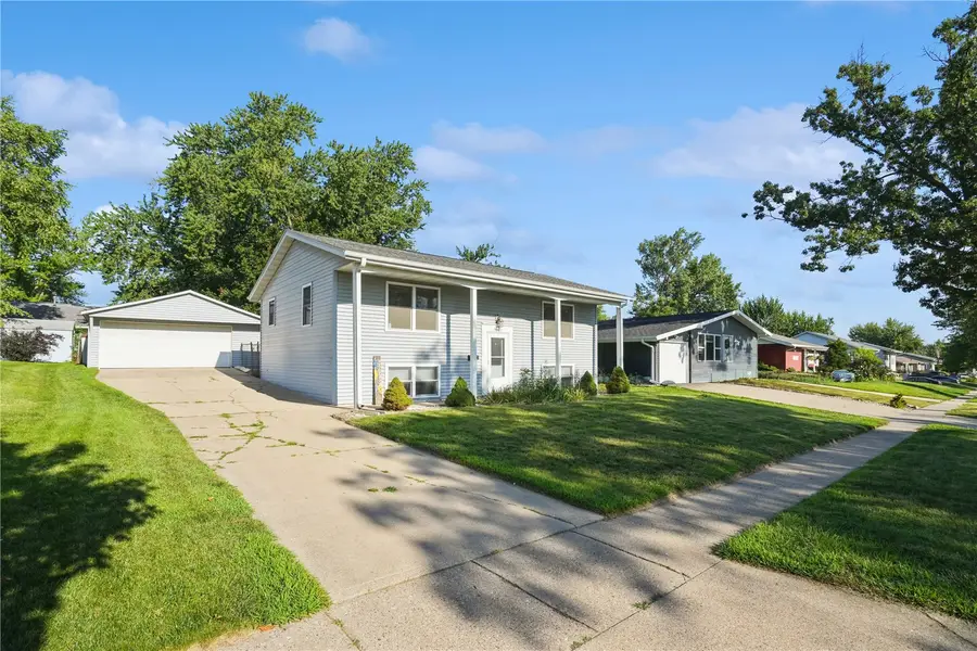 4225 Pineview Dr Ne, Cedar Rapids, IA 52402 - #2