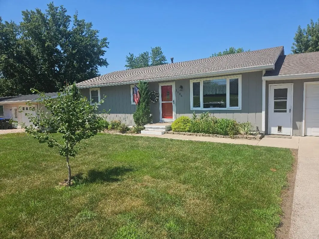 1506 Sunset Drive, Belle Plaine, IA 52208 - #1
