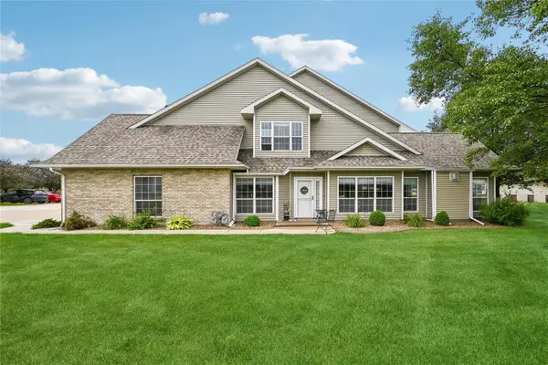 1242 Litchfield Drive #A, Hiawatha, IA 52233