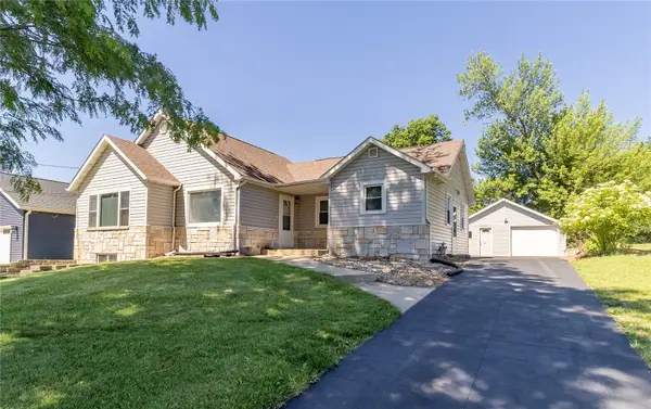 1230 Belmont Parkway Nw, Cedar Rapids, IA 52405