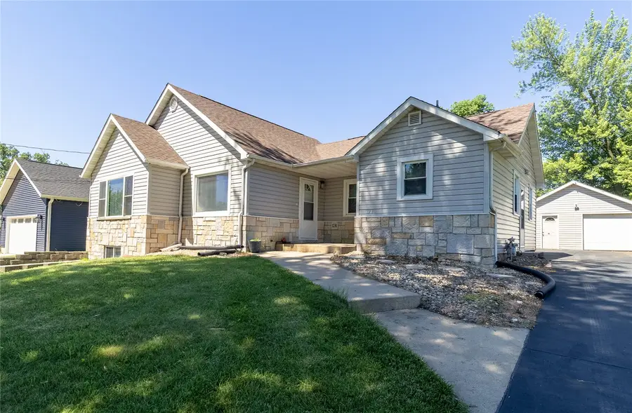 1230 Belmont Parkway Nw, Cedar Rapids, IA 52405 - #2
