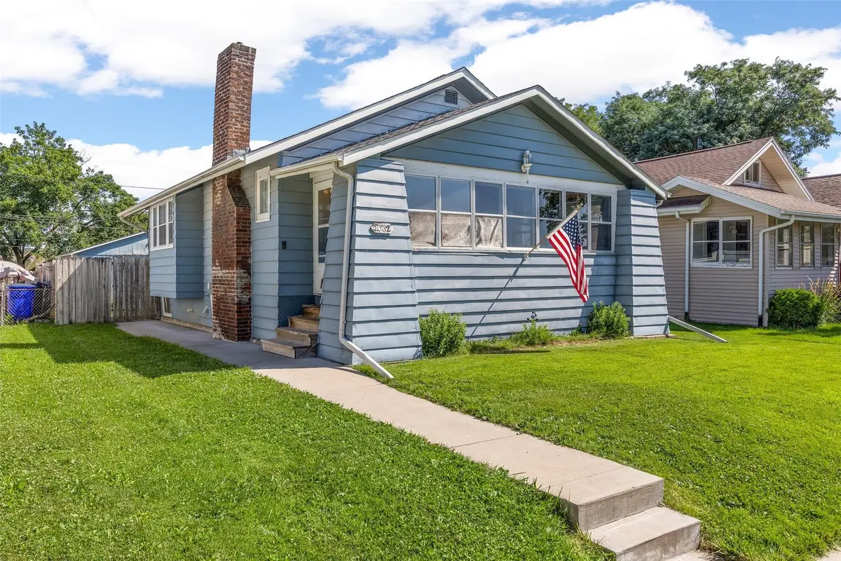 1062 G Avenue Nw, Cedar Rapids, IA 52405 - #1
