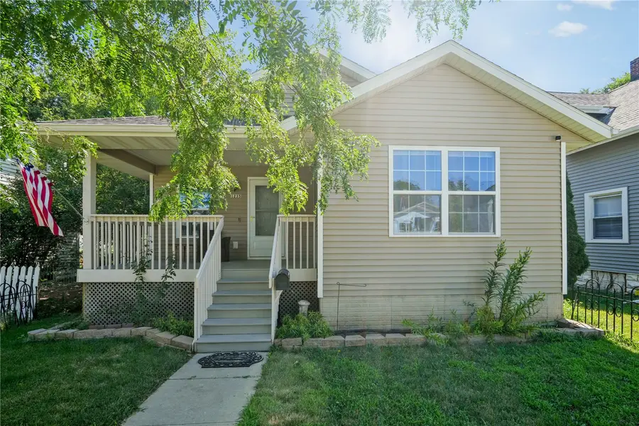 1235 N Street Sw, Cedar Rapids, IA 52404 - #2
